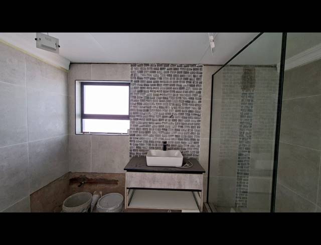3 BEDROOM FREEHOLD TO LET IN MINNEBRON